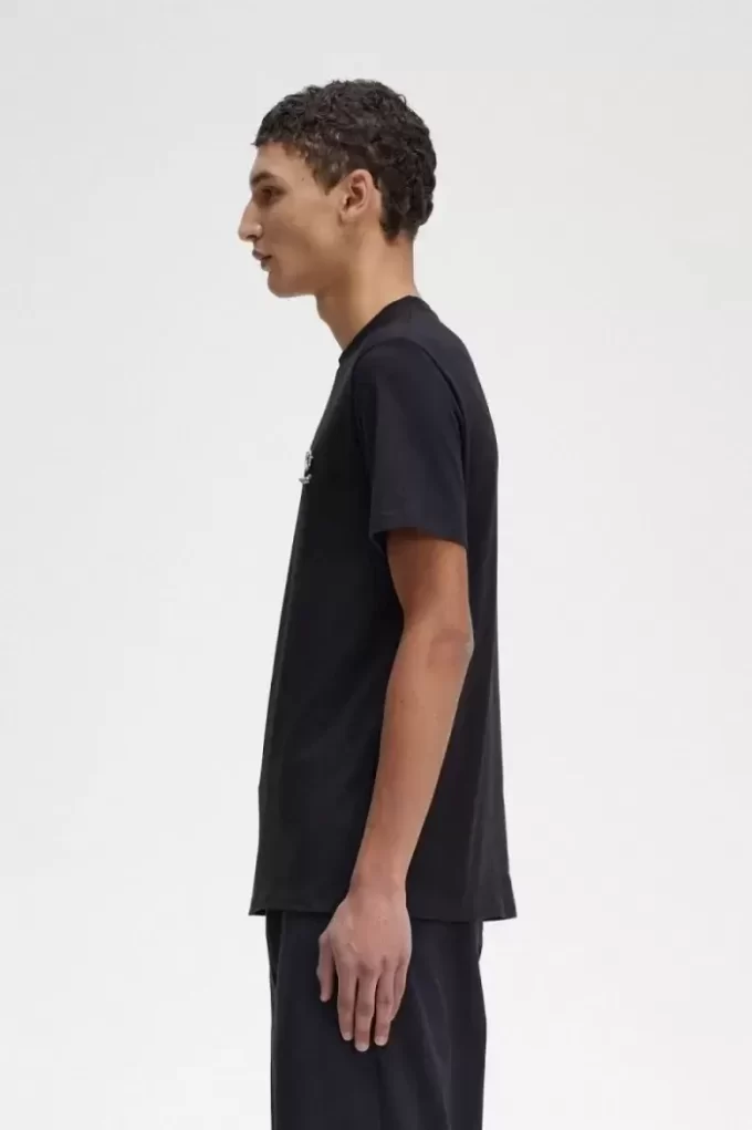 Emaye Pin Erkek Tişörtü Emaye Pin Erkek Tişörtü