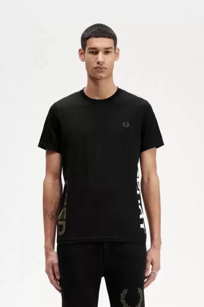 Grafik Markalı Erkek Tişörtü Grafik Markalı Erkek Tişörtü