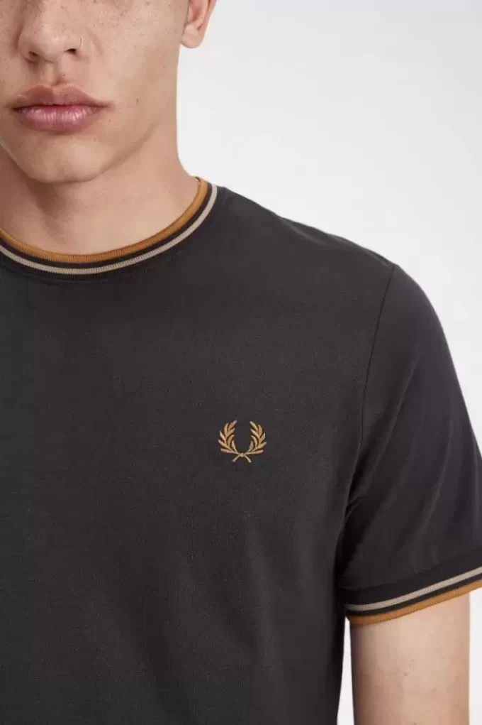 Çift Uçlu Erkek Tişörtü