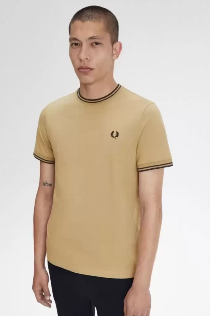 Çift Uçlu Erkek Tişörtü