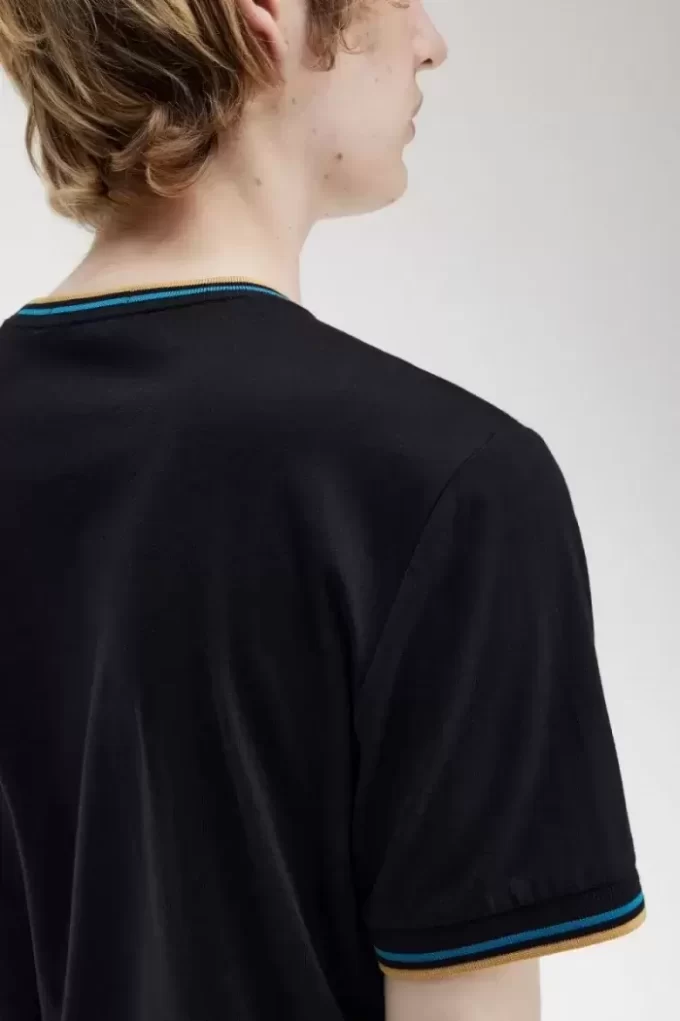 Çift Uçlu Erkek Tişörtü