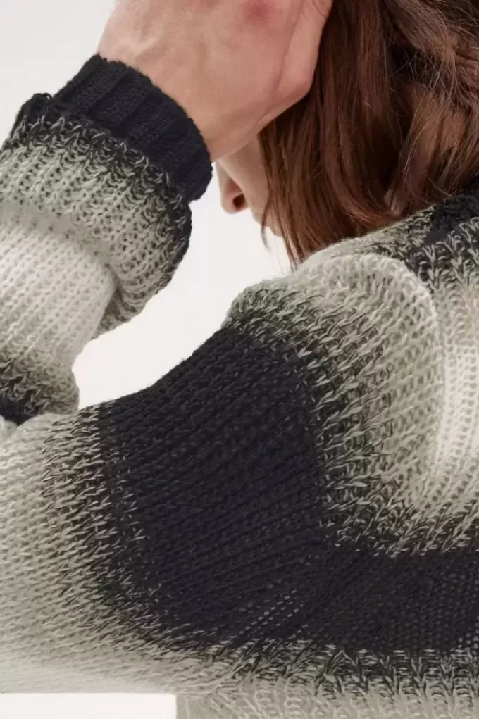 Çizgili Açık Örgü Erkek Kazak