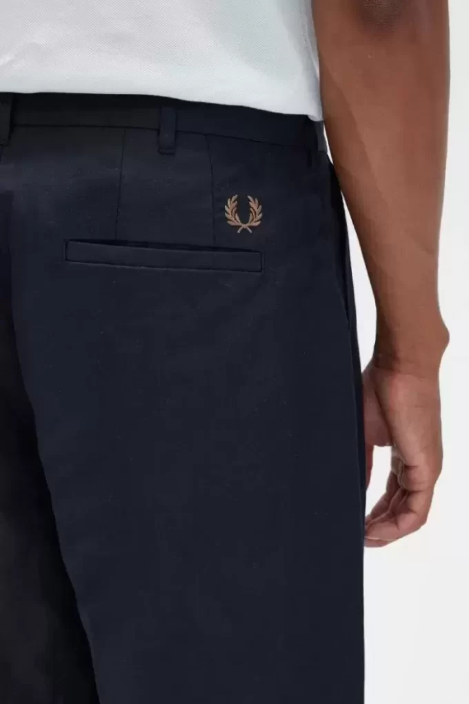 Keten Karışımlı Kısa Erkek Pantolonu Keten Karışımlı Kısa Erkek Pantolonu