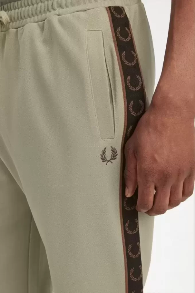 Kontrast Bantlı Erkek Pantolonu Kontrast Bantlı Erkek Pantolonu