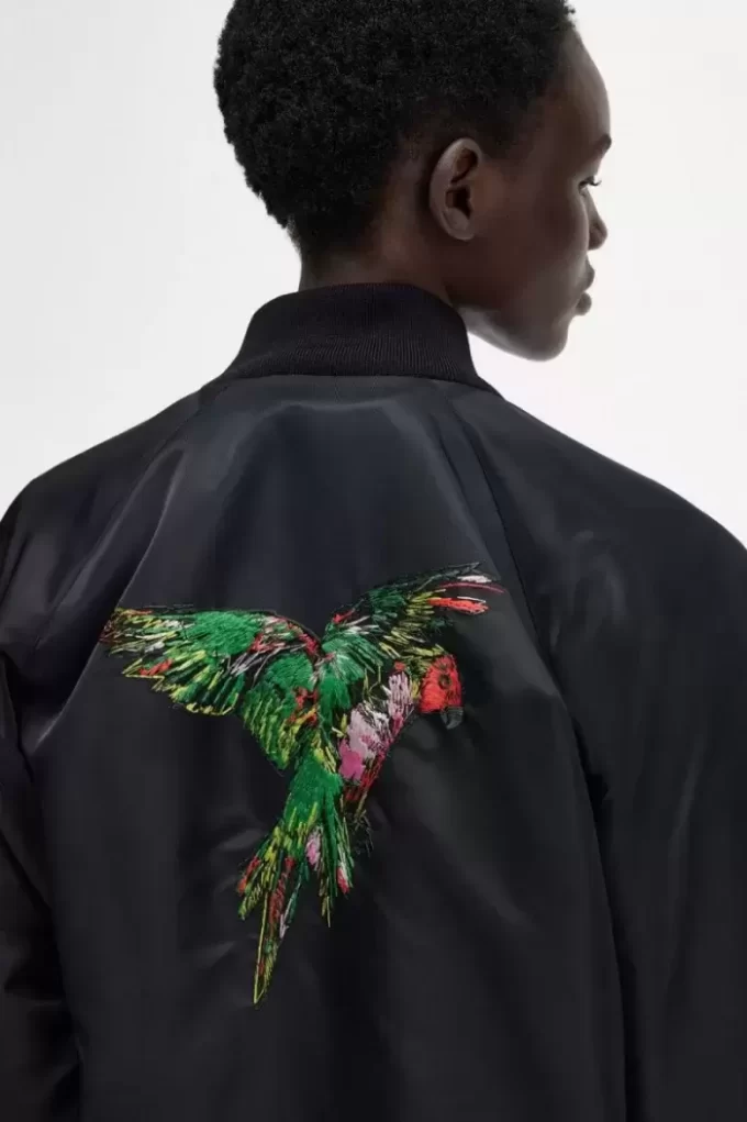 İşlemeli Bomber Kadın Ceketleri İşlemeli Bomber Kadın Ceketleri