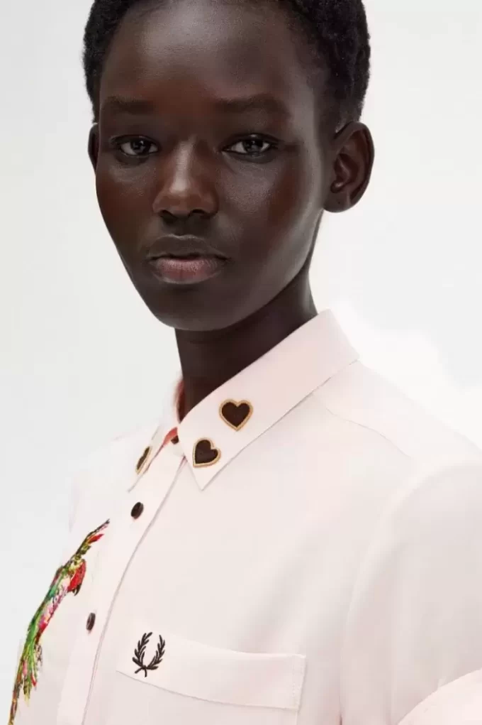 İşlemeli Önü Bağcıklı Kadın Gömleği İşlemeli Önü Bağcıklı Kadın Gömleği