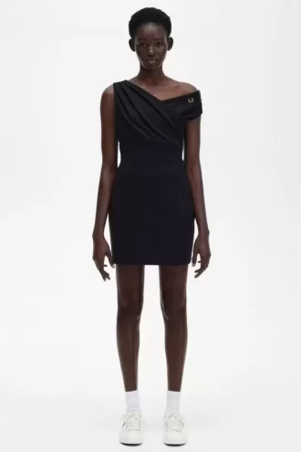 Omuzları Açık Kadın Elbisesi