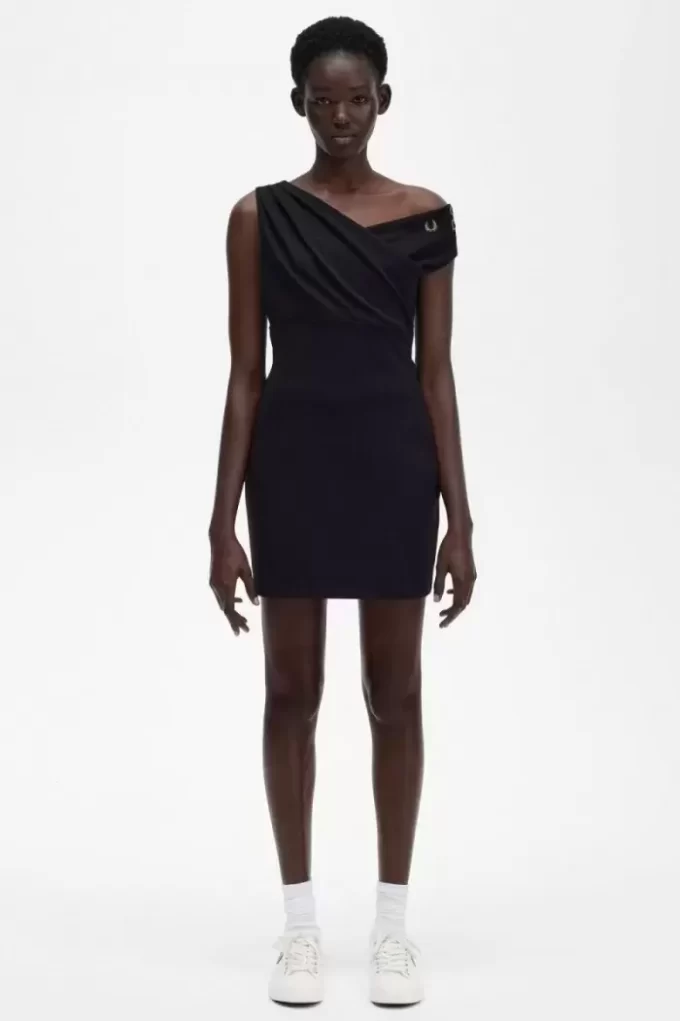 Omuzları Açık Kadın Elbisesi