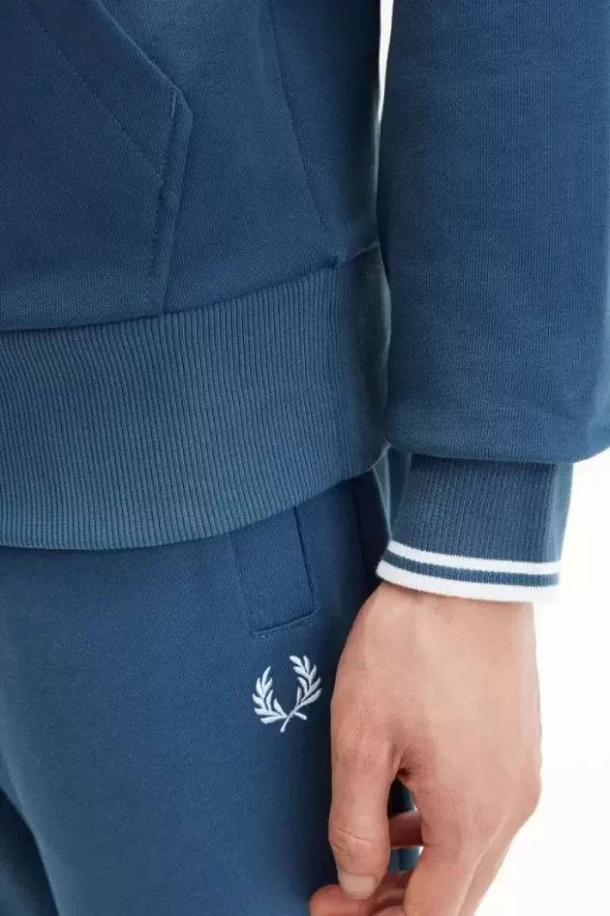 Uçlu Kapüşonlu Erkek Sweatshirtleri Uçlu Kapüşonlu Erkek Sweatshirtleri