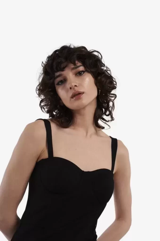 Vücuda Oturan Kadın Elbisesi Vücuda Oturan Kadın Elbisesi